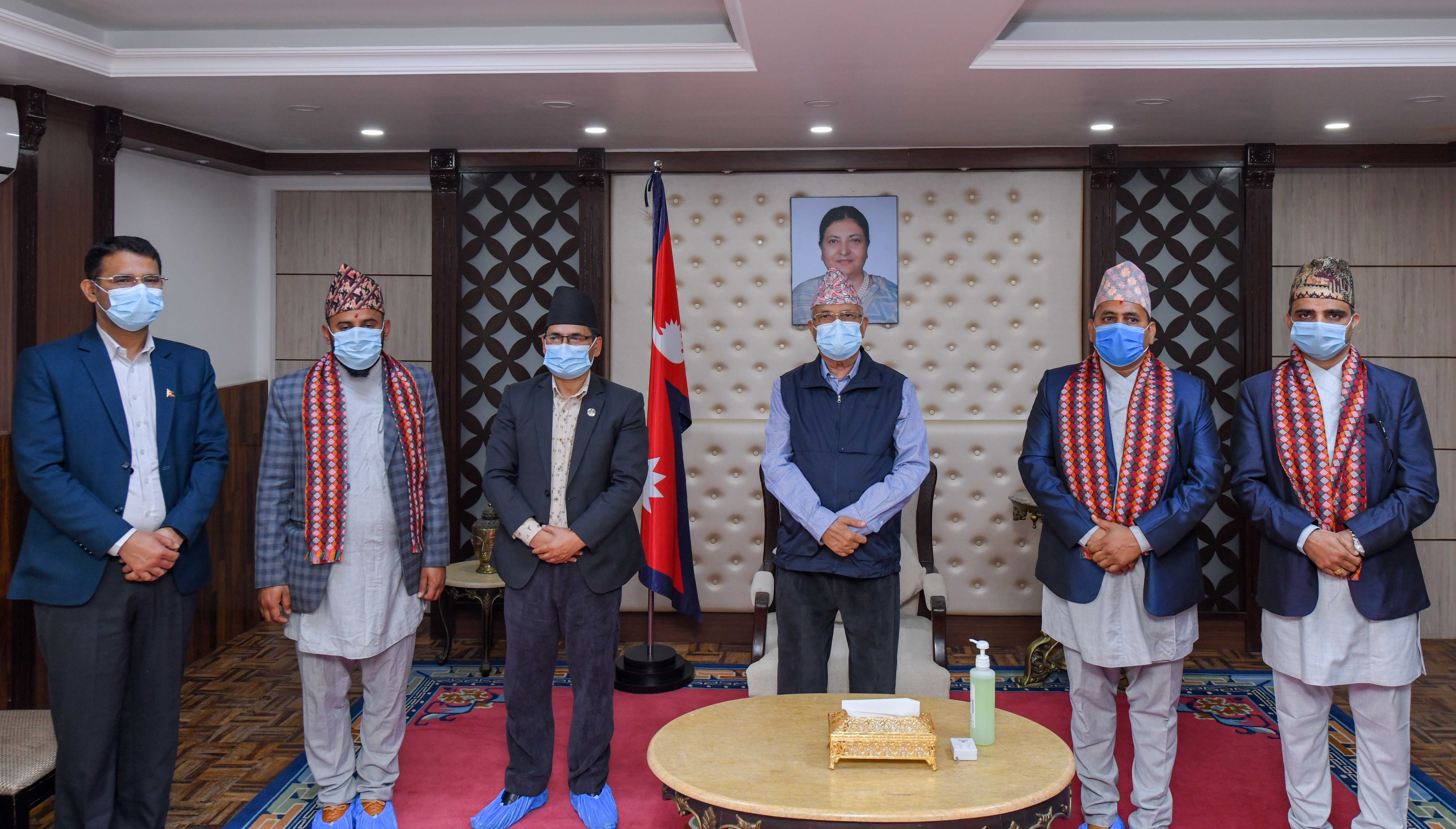 एकैपटक राप्रपाका तीन नेता नेकपा एमालेमा प्रवेश
