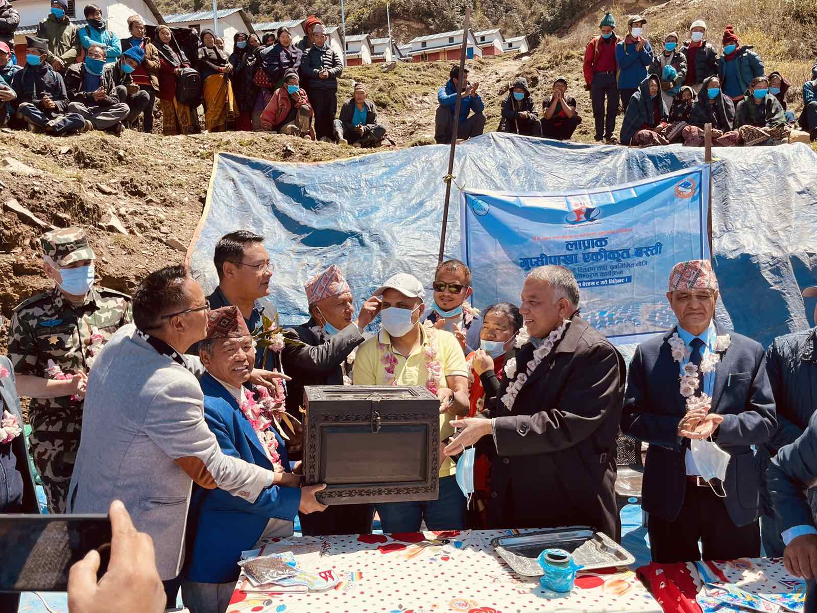 २०७२ सालको भुकम्पबाट घरवास बिहिन भएका लाप्राकवासीले पाए नयाँ घर