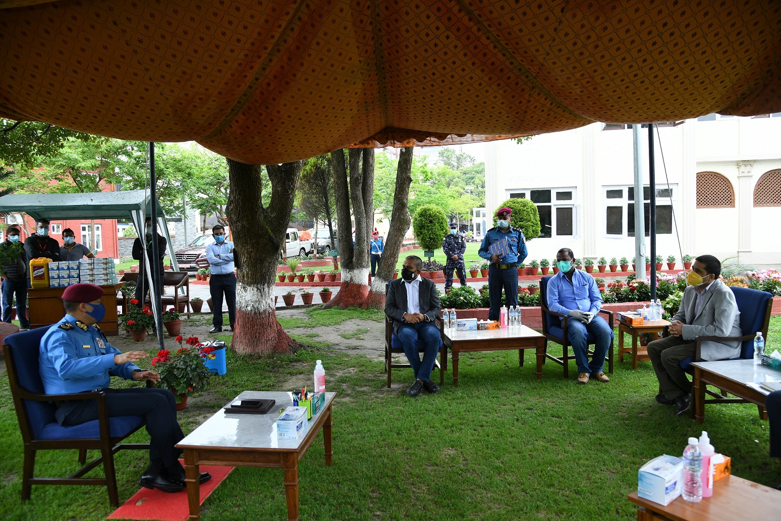 निम्बस कम्पनीद्वारा नेपाल प्रहरीलाई विभिन्न स्वास्थ्य सामग्री हस्तान्तरण