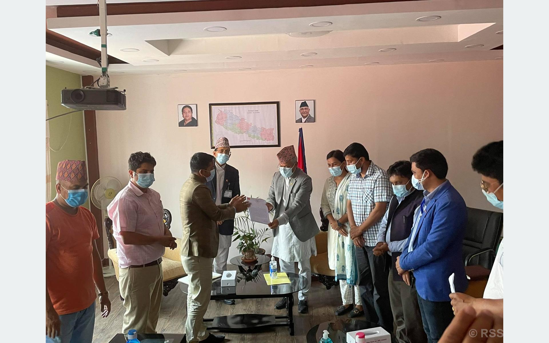 वैकल्पिक माध्यमबाट एसइई परीक्षा गर्ने गृहकार्य भएको छ : मन्त्री श्रेष्ठ
