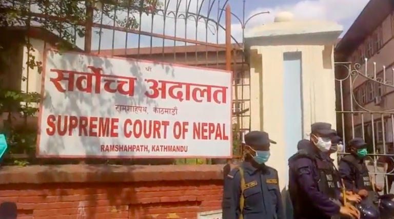 पुर्व पाँच प्रधानमन्त्रीको अदालतमा सनाखत - ऐतिहासिक घटना, सर्वोच्चले फोटोखिचेर रेकर्ड राख्यो 