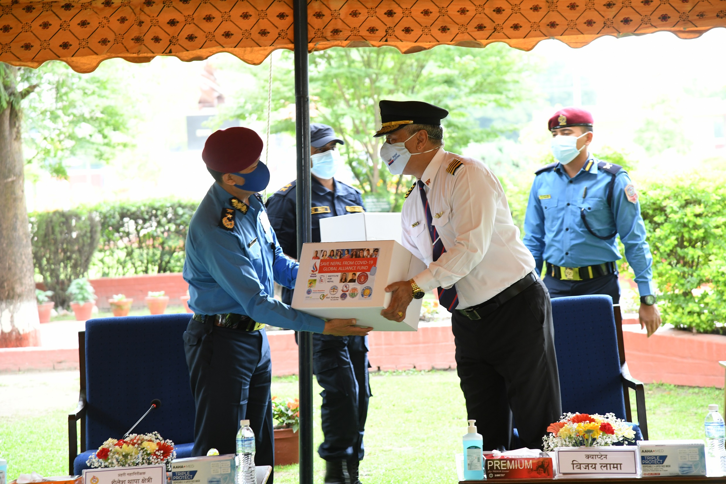 नेपाल प्रहरीलाई १० थान अक्सिजन कन्सन्ट्रेटर हस्तान्तरण