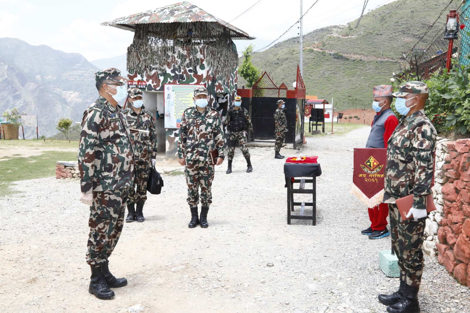 प्रधान सेनापति थापाद्वारा मध्य पश्चिम पृतना हेड क्वार्टर अन्तर्गतका युनिटहरुको निरीक्षण भ्रमण