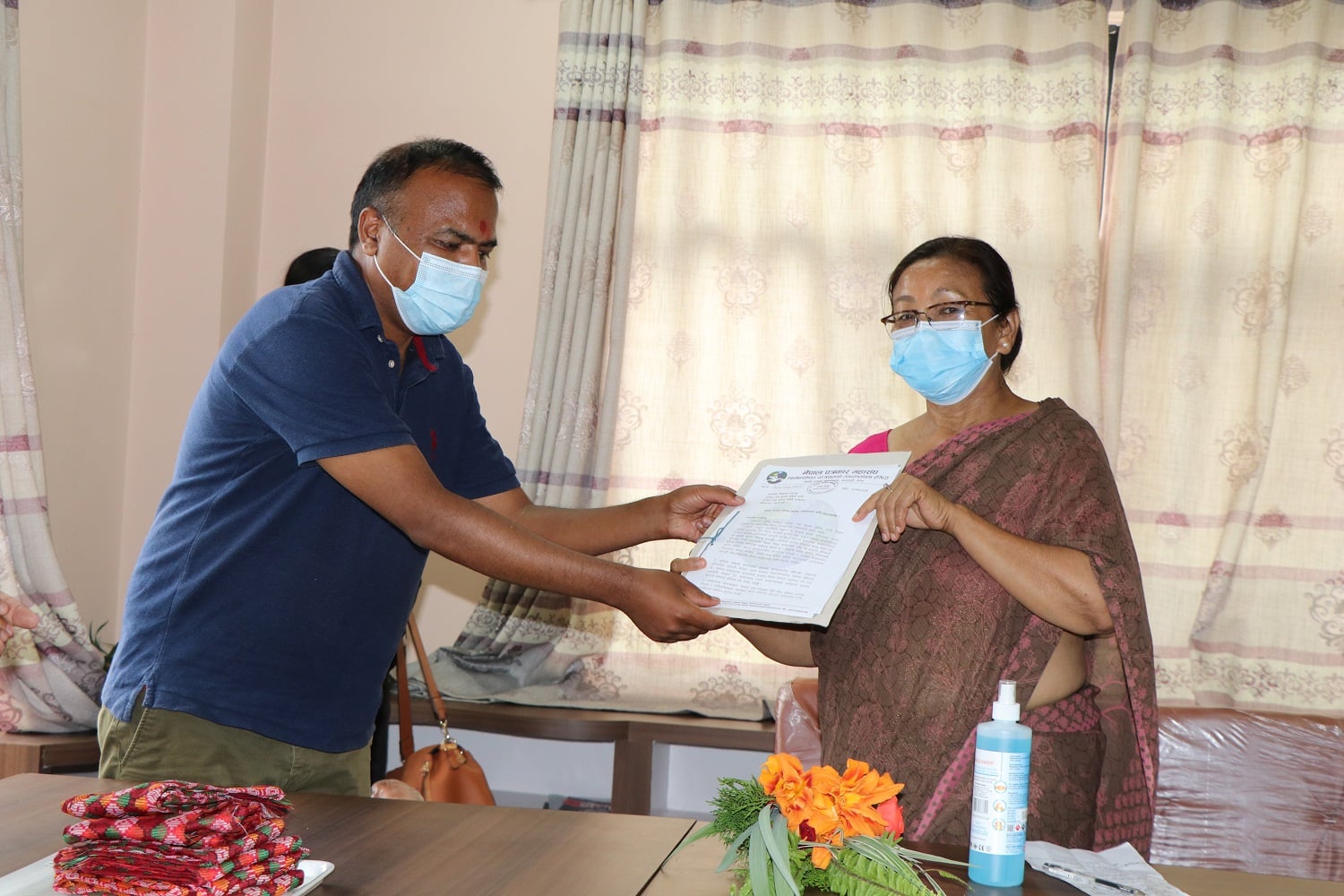 कोभिड प्रभावित पत्रकारलाई राहत दिन सञ्चारमन्त्रीसँग माग