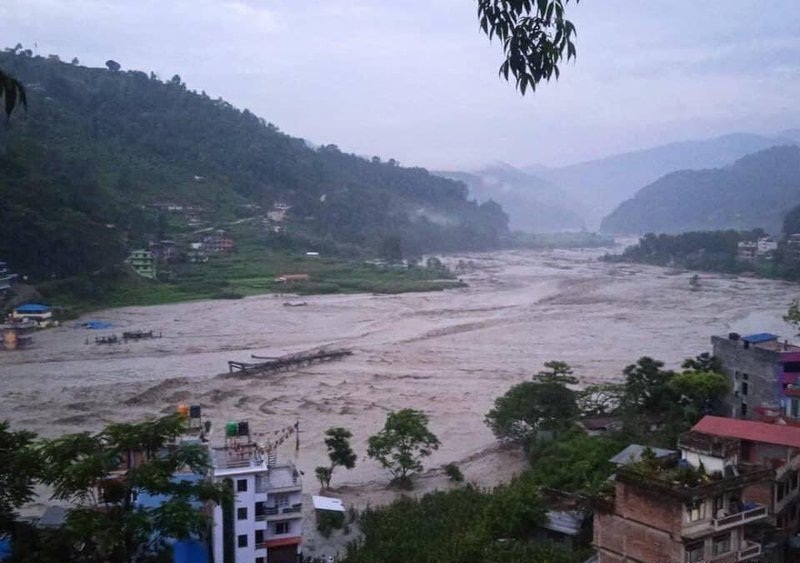 कालो मडारिएको बादल देखिएपछि डर लाग्न थाल्छ ...