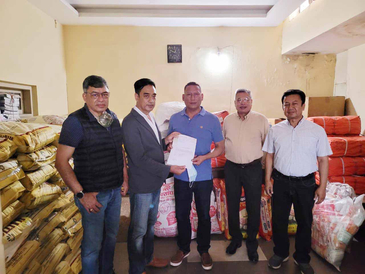 नेपाल चेम्बर अफ कमर्सद्धारा बाढी पीडितहरुको लागि राहत सामाग्री हस्तान्तरण