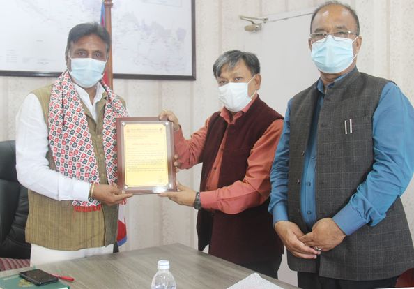 निर्माण व्यवसायी र ऊर्जा, जलस्रोत तथा सिँचाई मन्त्री भण्डारीबिच भेटवार्ता 