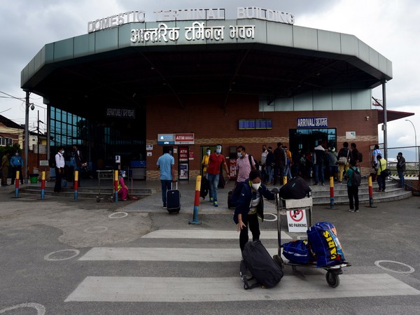 विमानस्थलमा दश मिनेटको अन्तरालमा उडान