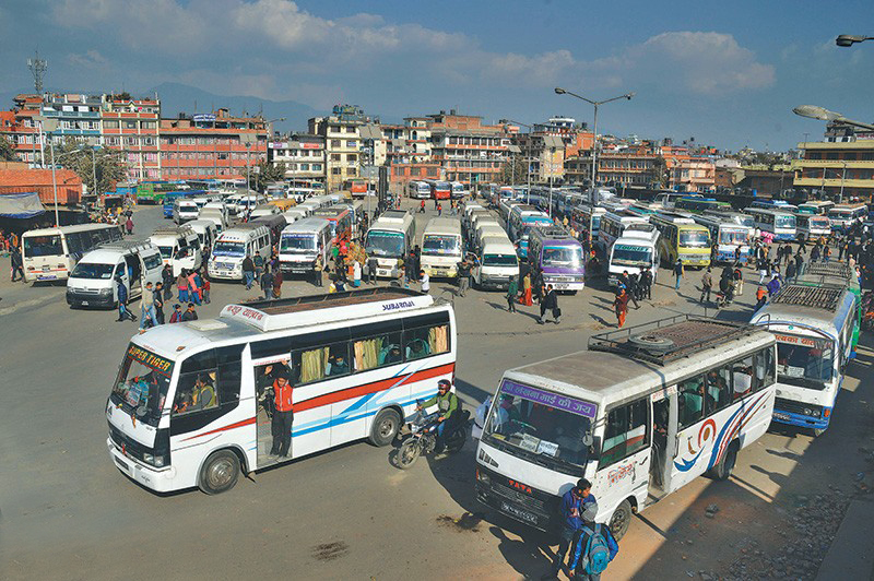 बसपार्क बन्द हुँदा यात्रु समस्यामा