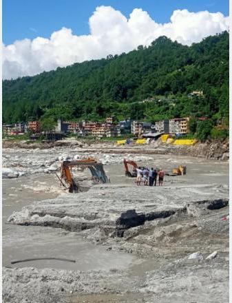 प्रधानमन्त्री ओली बाढी–पहिरो प्रभावित हेलम्बु क्षेत्रमा