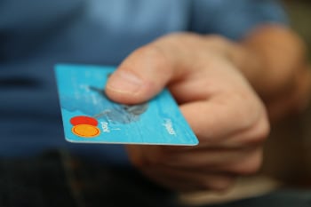 धितो दिन नसक्नेका लागि गाउँपालिकाले दियो किसान क्रेडिटकार्ड