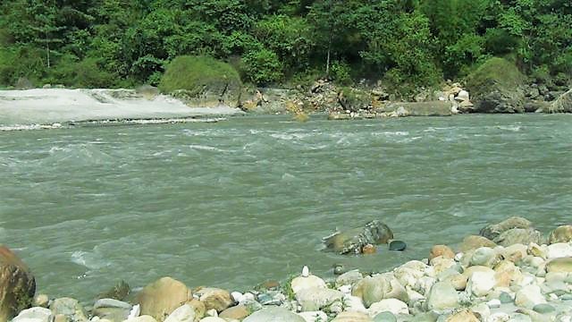कालीगण्डकीमा पौडी खेल्न गएका दुई बालक बेपत्ता