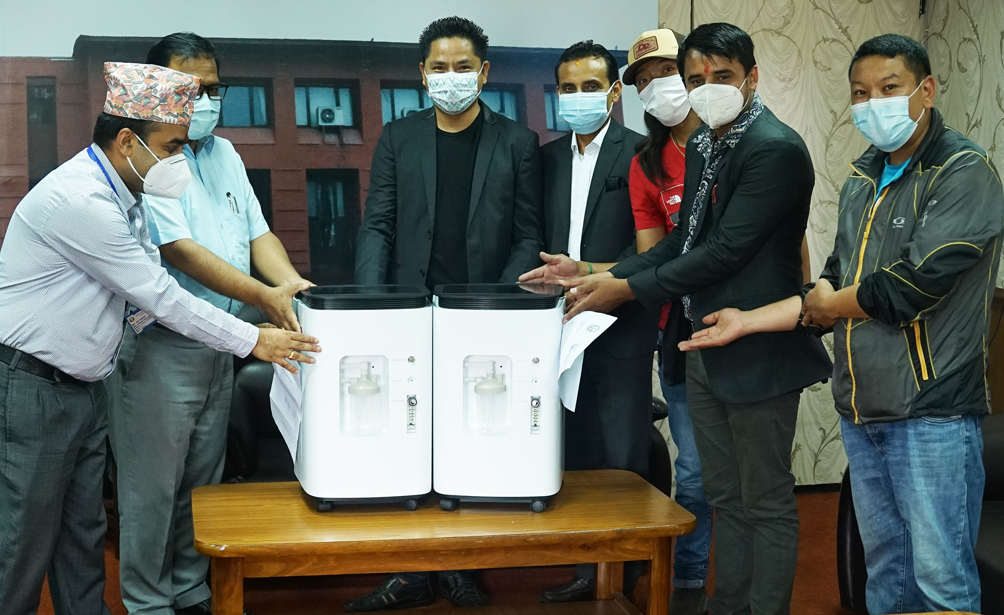 वि विल राइज फाउन्डेसनद्धारा सरकारलाई ५० थान अक्सिजन कन्सन्ट्रेटर हस्तान्तरण 