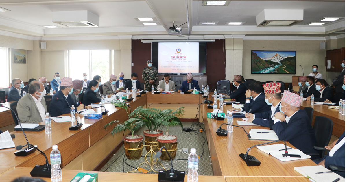 अर्थ मन्त्रालयका कर्मचारीहरु विषय विज्ञ मात्र भएर नपुग्ने अर्थमन्त्री शर्मा