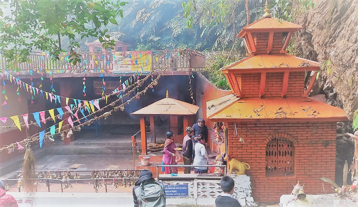 ढोरबराह हिँडेका दर्शनार्थी अलपत्र