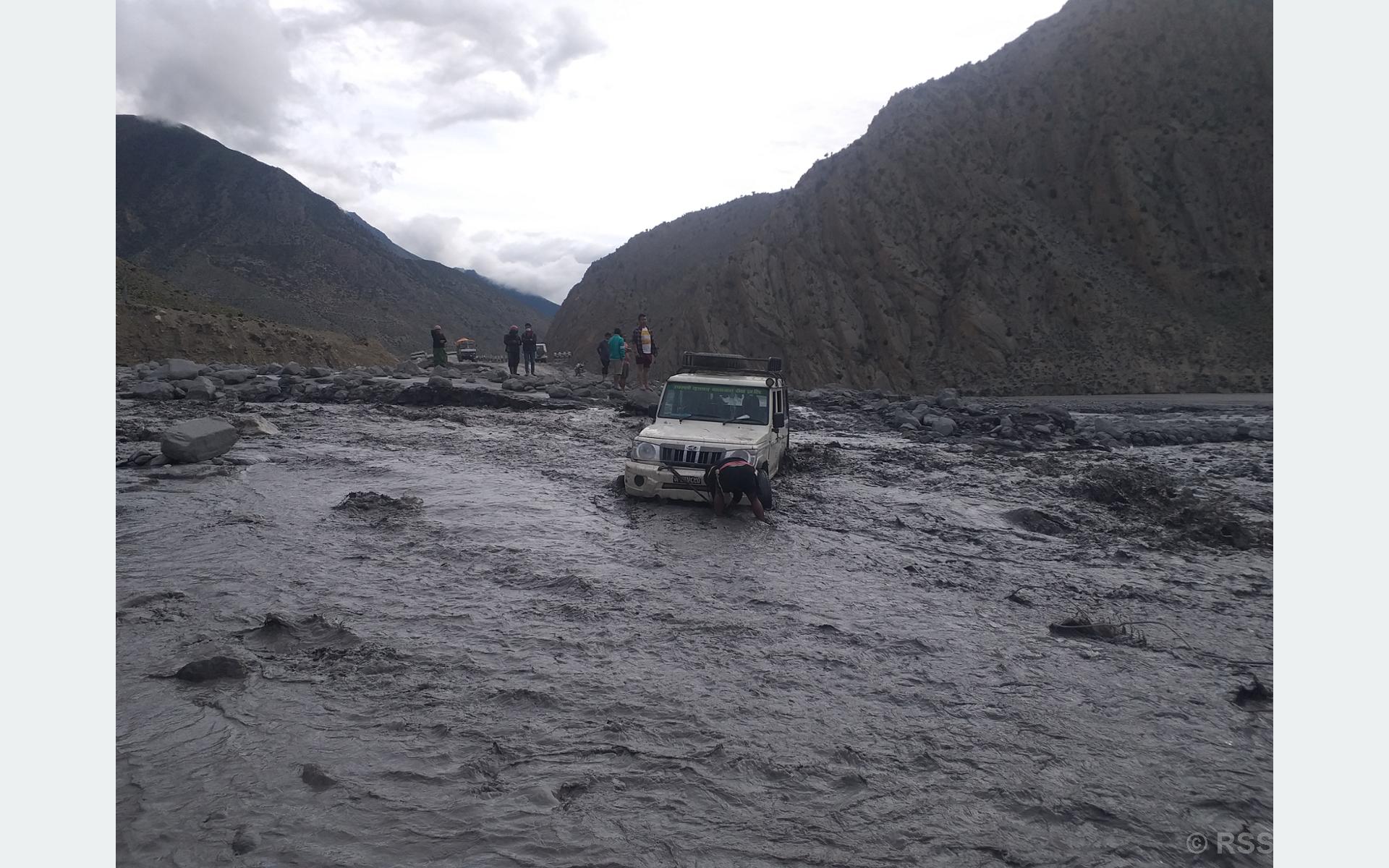 जलवायु परिवर्तनको असर : पग्लँदै हिमाली बस्ती