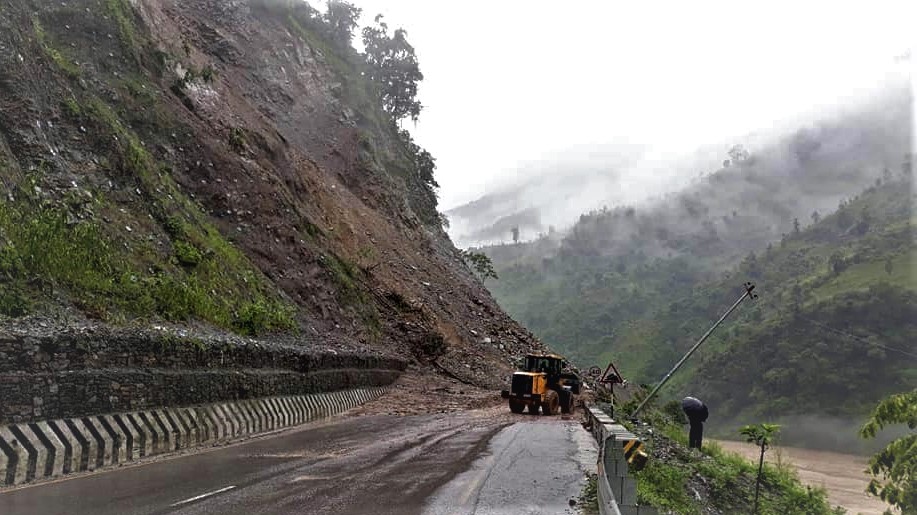 नारायणगढ-मुग्लिन सडक अवरुद्ध