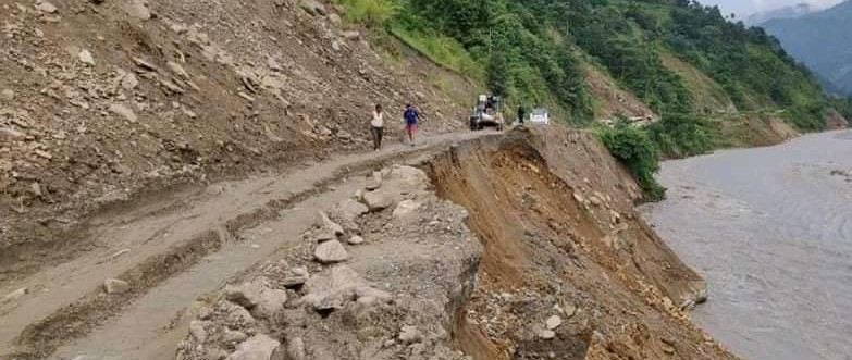 हेलम्बु राजमार्ग अवरुद्ध