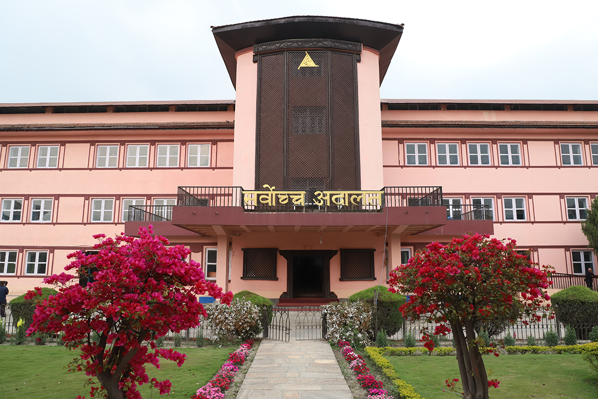 कुलमान घिसिङको नियुक्तिविरुद्धमा परेको रिट हेर्न नभ्याइने सूचीमा
