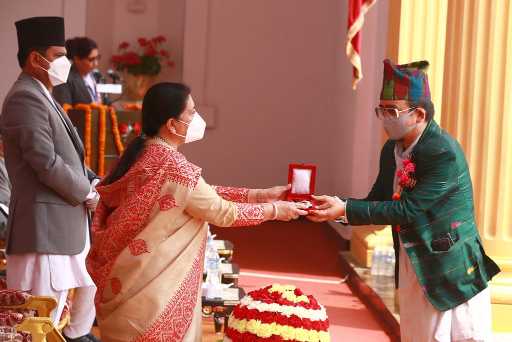 संविधान दिवस : पूर्वप्रम कृष्णप्रसाद भट्टराई देखि भलनाथ खनाललाई विभूषण विभिषण प्रदान गर्ने (हेर्नुहोस् विभूषितहरूको नामावली)
