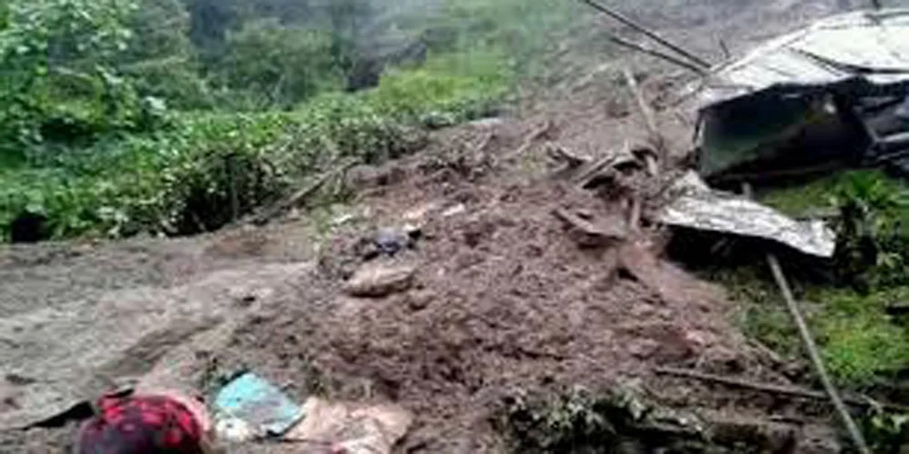 गुल्मीमा पहिरोमा  एकै घरका ३ जनाको मृत्यु