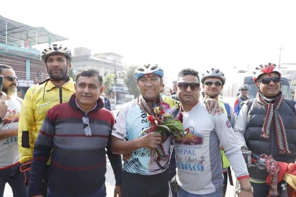 पर्यटन प्रवद्र्धनका लागि साइकलयात्रीको टोली दमौलीमा