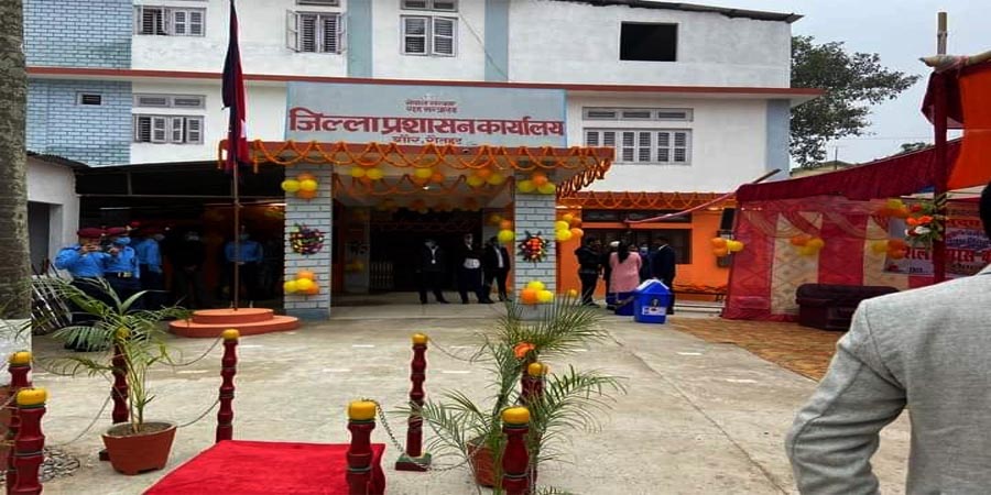 सरकारी काम:–‘घरी कोठा नम्बर ३, घरी ४, सेवाग्राही पीडित’