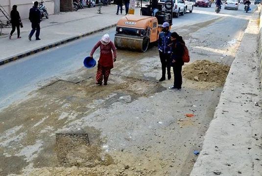 पुरिए भक्तपुर सडकका खाल्डाखुल्डी