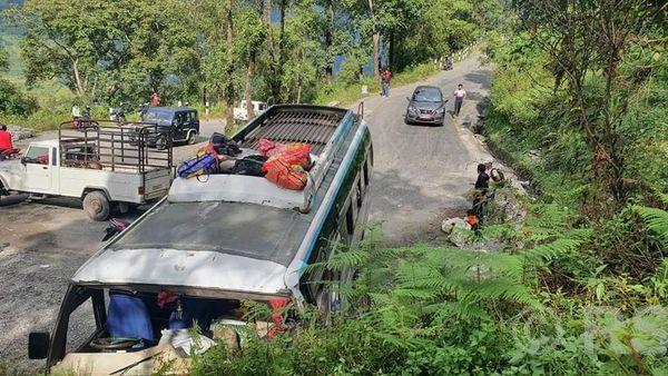 सिन्धुपाल्चोकमा बस दुर्घटना हुँदा ३५ घाइते