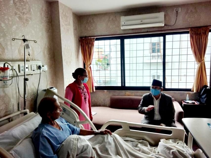 उपचाररत मोहन वैद्यको अवस्था बुझन गृहमन्त्री खाँड नर्भिकमा