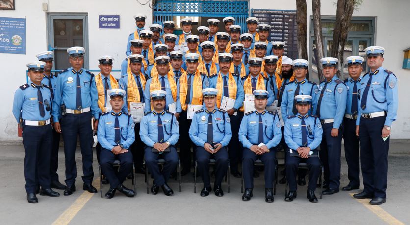 आर्थिक प्रलोभन अस्वीकार गर्ने ३३ जना ट्राफिक प्रहरी सम्मानित