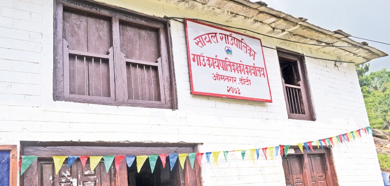 बाढी पहिरामा ज्यान गुमाएका परिवारलाई राहत