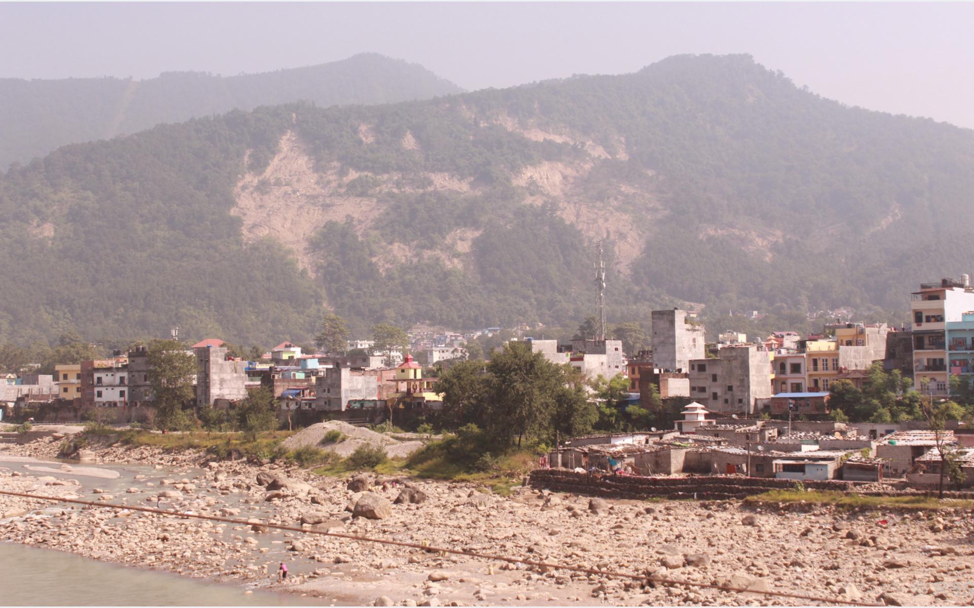 पहिराले छियाछिया चुरे : जोखिममा बुटवल