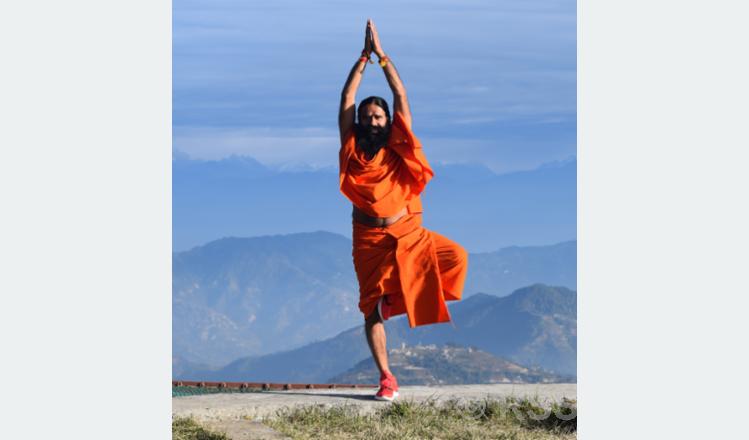 चन्द्रागिरिमा योगगुरु रामदेवको योग ध्यान तथा प्रशिक्षण