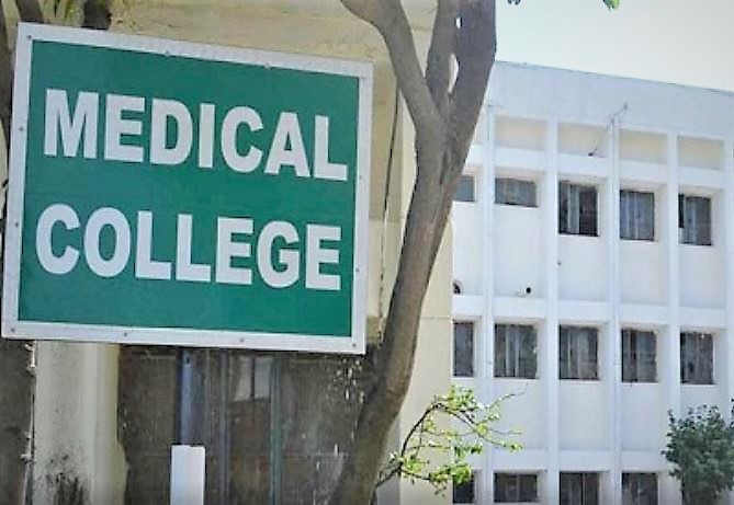 मेडिकल कलेजको शुल्क विवादबारे वार्ता हुँदै