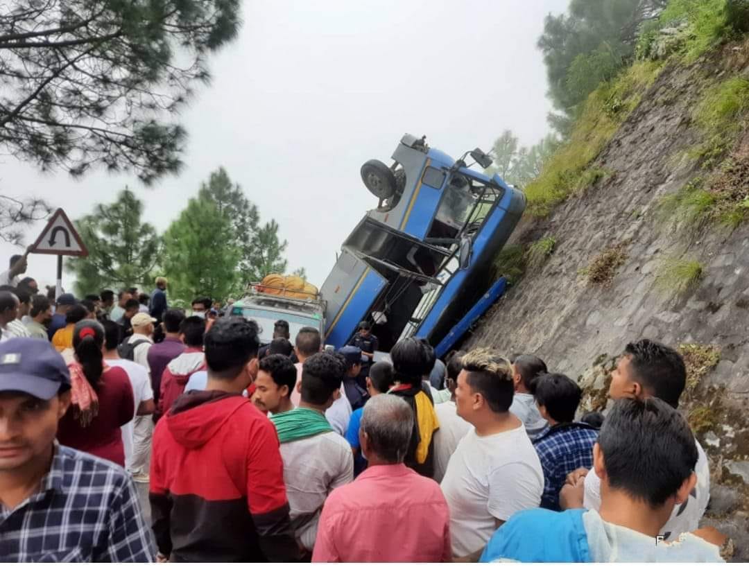 मकवानपुरको भीमफेदीमा बस दुर्घटना, ७ जनाको मृत्यु