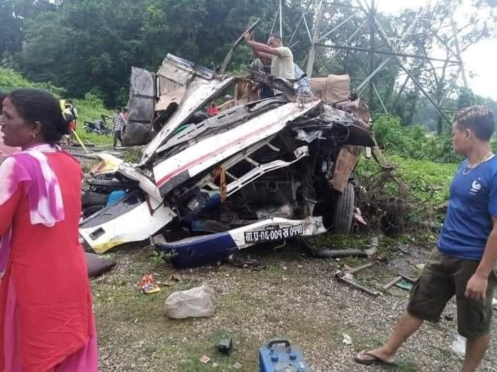 बारा बस दुर्घटनामा मृत्यु हुनेको संख्या १६ पुग्यो