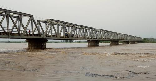 राप्ती नदीमा आएको बाढीले तीन सयभन्दा बढी घर डुबायो