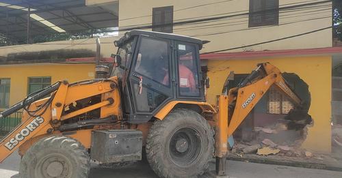 थापाथलीको क्रियापुत्री भवनमा महानगरको डोजर