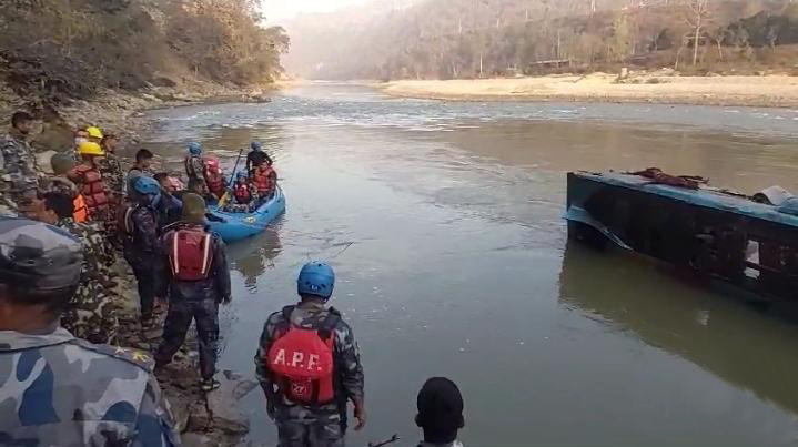 धादिङको घाटबेँसीमा बस दुर्घटना, सात जनाको  मृत्यु, ३० भन्दा बढी घाइते