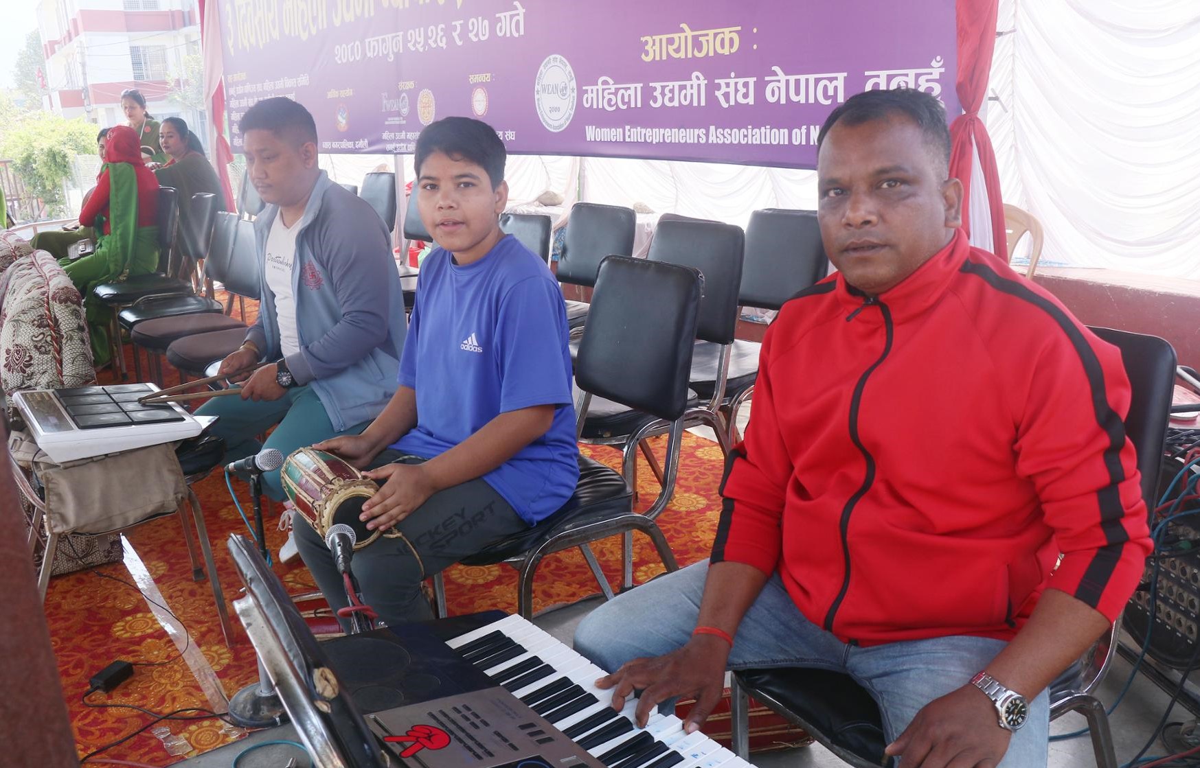 तेह्र वर्षीय बालकको कला : दिनमा विद्यालय, बिदामा दोहोरी साँझ