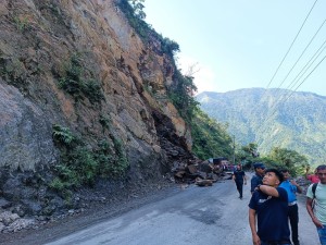 अवरूद्ध नारायणगढ–मुग्लिन सडक दुईतर्फी सञ्चालनमा