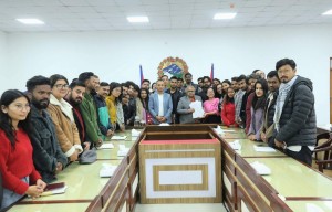 हर्क, बालेन, रवि, कुलमान, सुमना र सागर ढकाललाई एकै ठाउँमा उभिन सुदन गुरुङको आह्वान