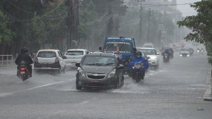 बङ्गालको खाडीबाट भित्रीरहेको जलवाष्पयुक्त हावाको प्रभाव, देशका विभिन्न भागहरूमा वर्षा