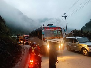 मुग्लिन–नारायणगढ सडकखण्ड दुवैतर्फ अवरुद्ध, वैकल्पिक सडक प्रयोग गर्न आग्रह