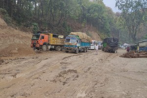 नारायणगढ-बुटवल सडकखण्ड पूर्ण रूपमा बन्द, वैकल्पिक मार्ग पनि अवरुद्ध