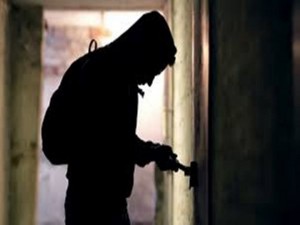 भक्तपुरकाे एक घरमा चोरी तथा लुटपाट गर्ने चार जना पक्राउ