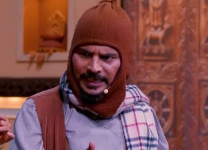 हितेन्द्रलाई ‘माग्ने बुढा’को व्यङ्ग्यात्मक प्रहार - 'त्यो सालो आएसी अन्धकार र कालो’
