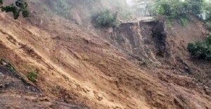 म्याग्दीमा पहिरोमा पुरिएर बाबुको मृत्यु, छाेरा बेपत्ता