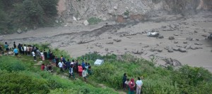 भोटेकोशी नदीमा आएको बाढीका कारण हालसम्म सात जनाको शव फेला, २० जना अझै वेपत्ता